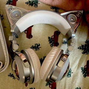 COPY - limited edition ariana grande wireless headphones